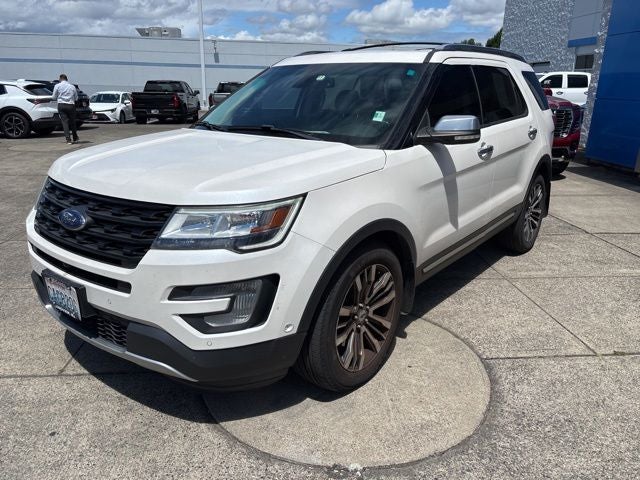 2016 Ford Explorer — interior view